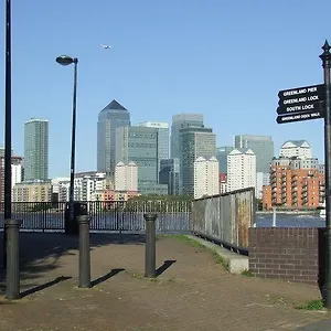 Apartment Surrey Quays London